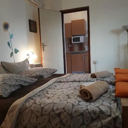 Garden Apartment *